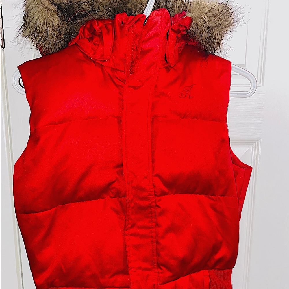 Kismet M size woman’s sleeveless puffer vest fir hood